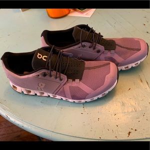 On cloud women’s running shoes